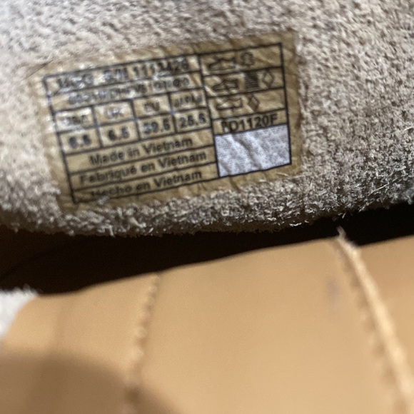 UGG Women's Kingsburg Leopard Boots